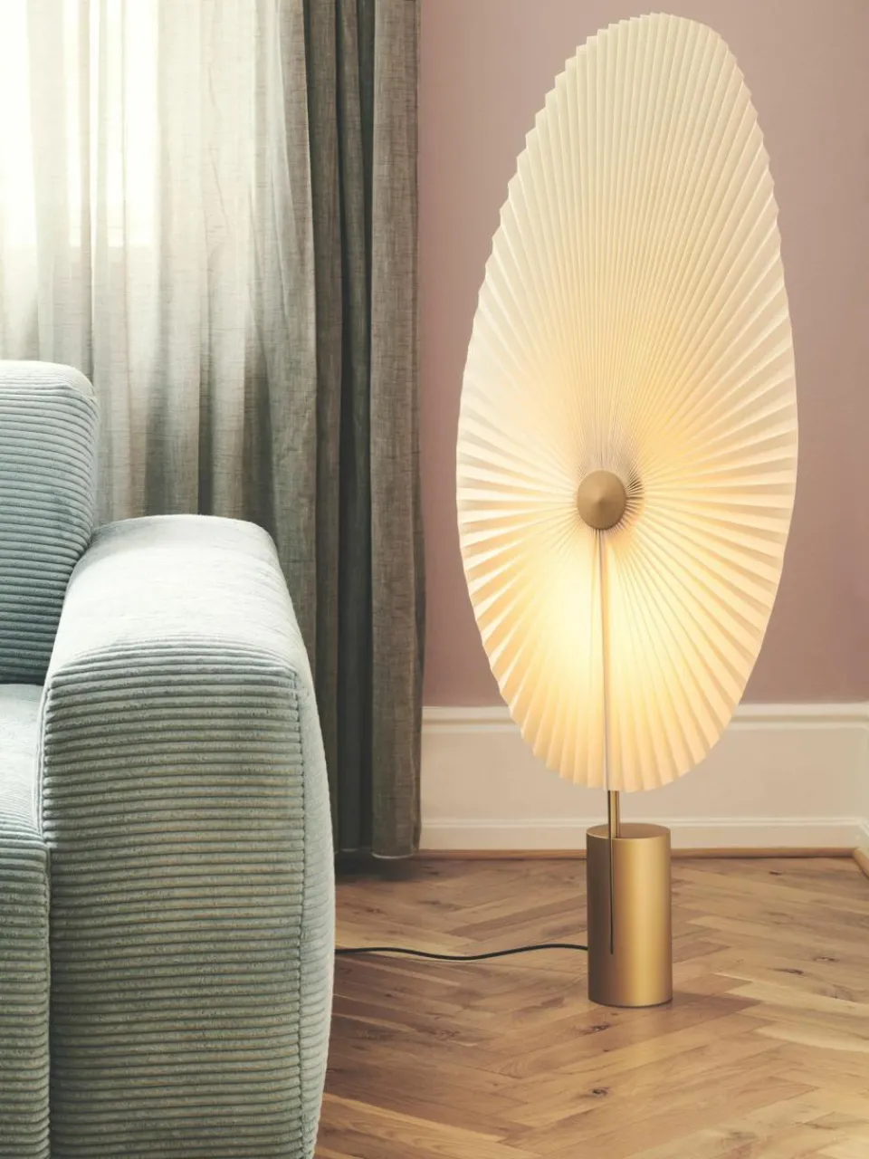 Gejst Kleine dimmbare LED-Stehlampe Liris