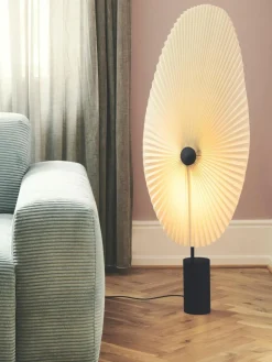 Gejst Kleine dimmbare LED-Stehlampe Liris