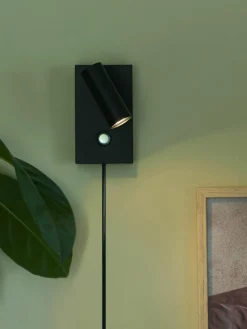 Westwing Kleine dimmbare LED-Wandleuchte Omari mit Stecker