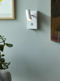Westwing Kleine dimmbare LED-Wandleuchte Omari mit Stecker