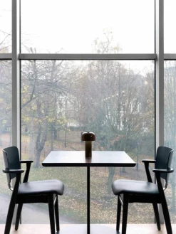 Flos Kleine mobile LED-Tischlampe Bellhop, dimmbar