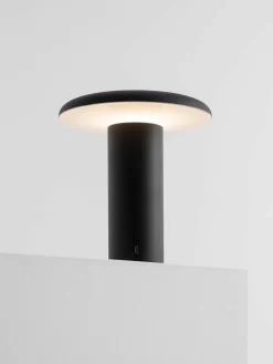 Artemide Kleine mobile LED-Tischlampe Takku, dimmbar