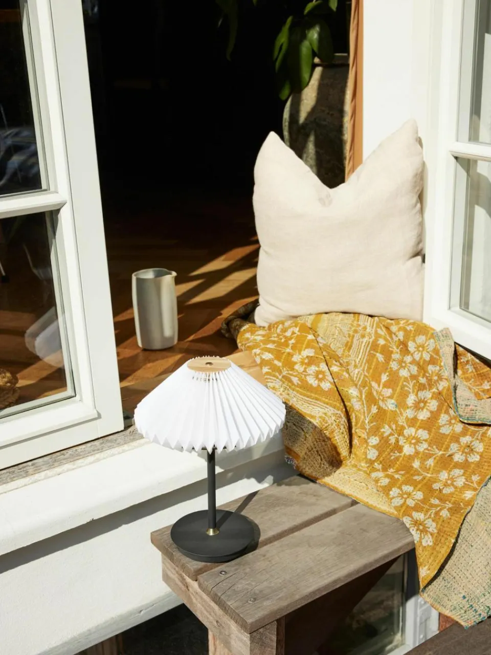 Halo Design Kleine mobile LED-Tischlampe Paris To Go, dimmbar