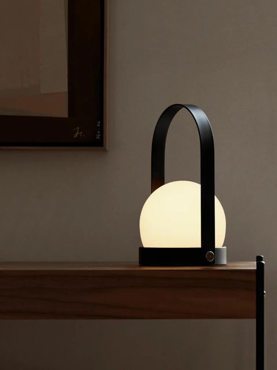 Audo Copenhagen Kleine mobile Tischlampe Carrie, dimmbar
