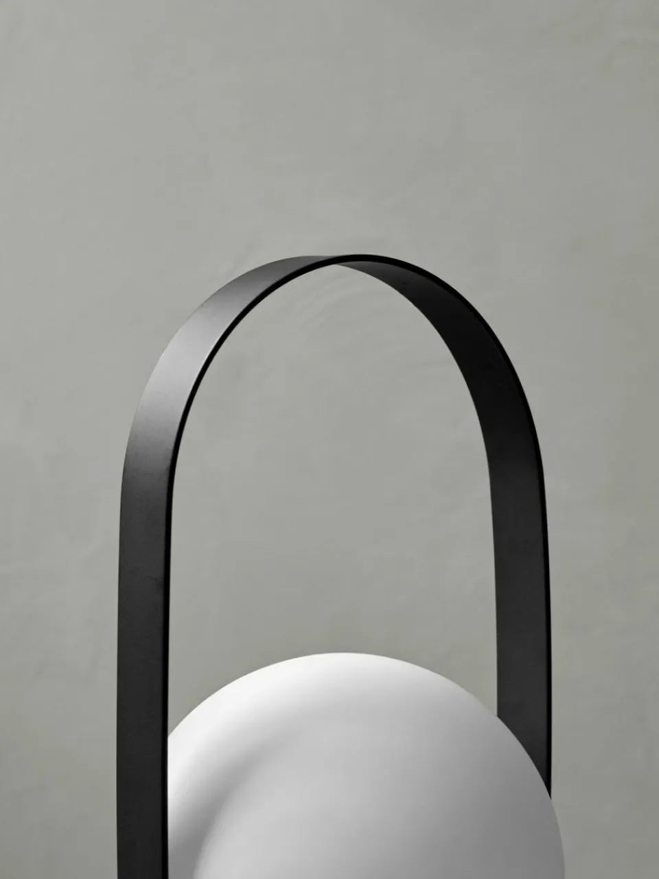 Audo Copenhagen Kleine mobile Tischlampe Carrie, dimmbar
