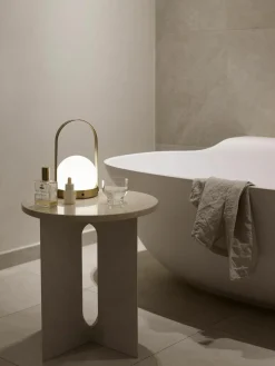 Audo Copenhagen Kleine mobile Tischlampe Carrie, dimmbar