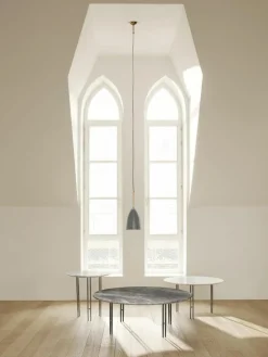 GUBI Kleine Pendelleuchte Gräshoppa