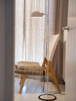 Marset Kleine Stehlampe Funiculí mit verstellbarem Lampenschirm