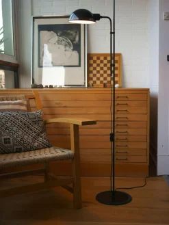 Marset Kleine Stehlampe Funiculí mit verstellbarem Lampenschirm
