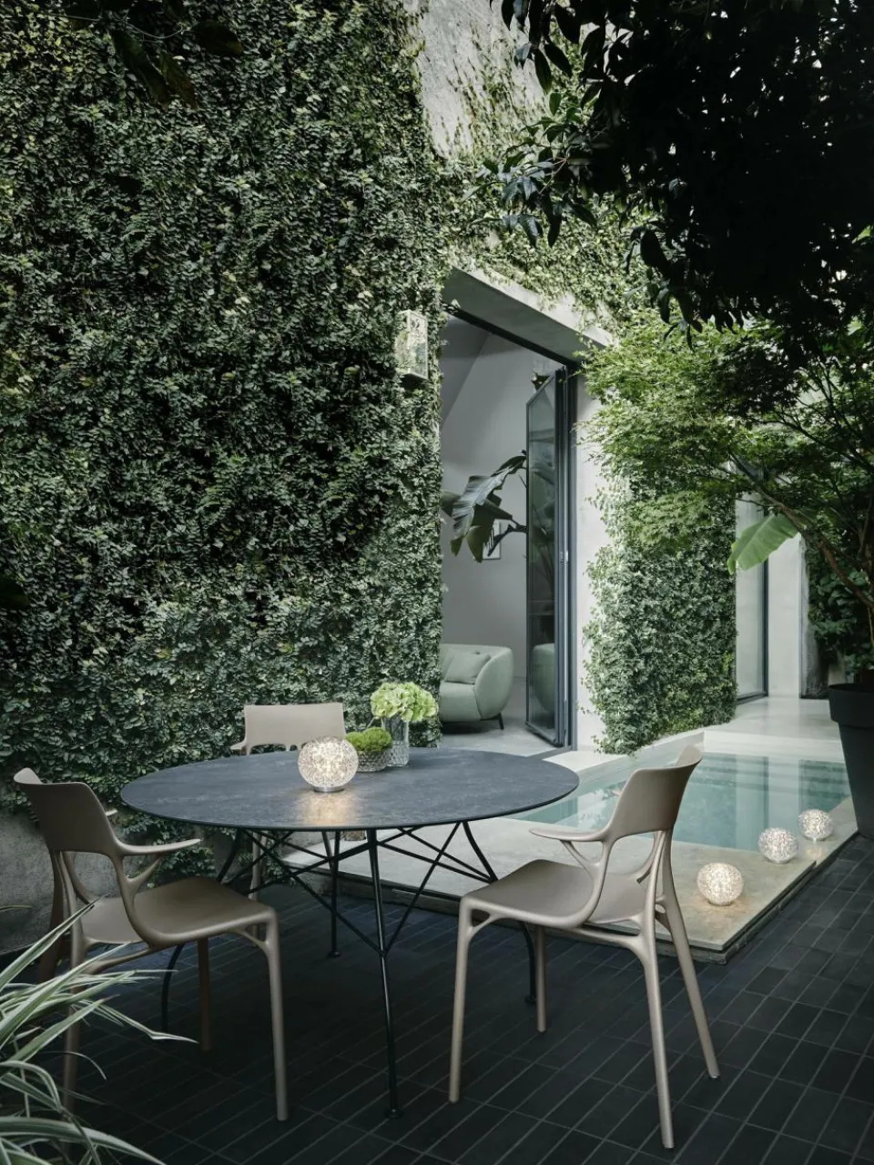 Kartell Kunststoff-Armlehnstühle A.I., 2 Stück
