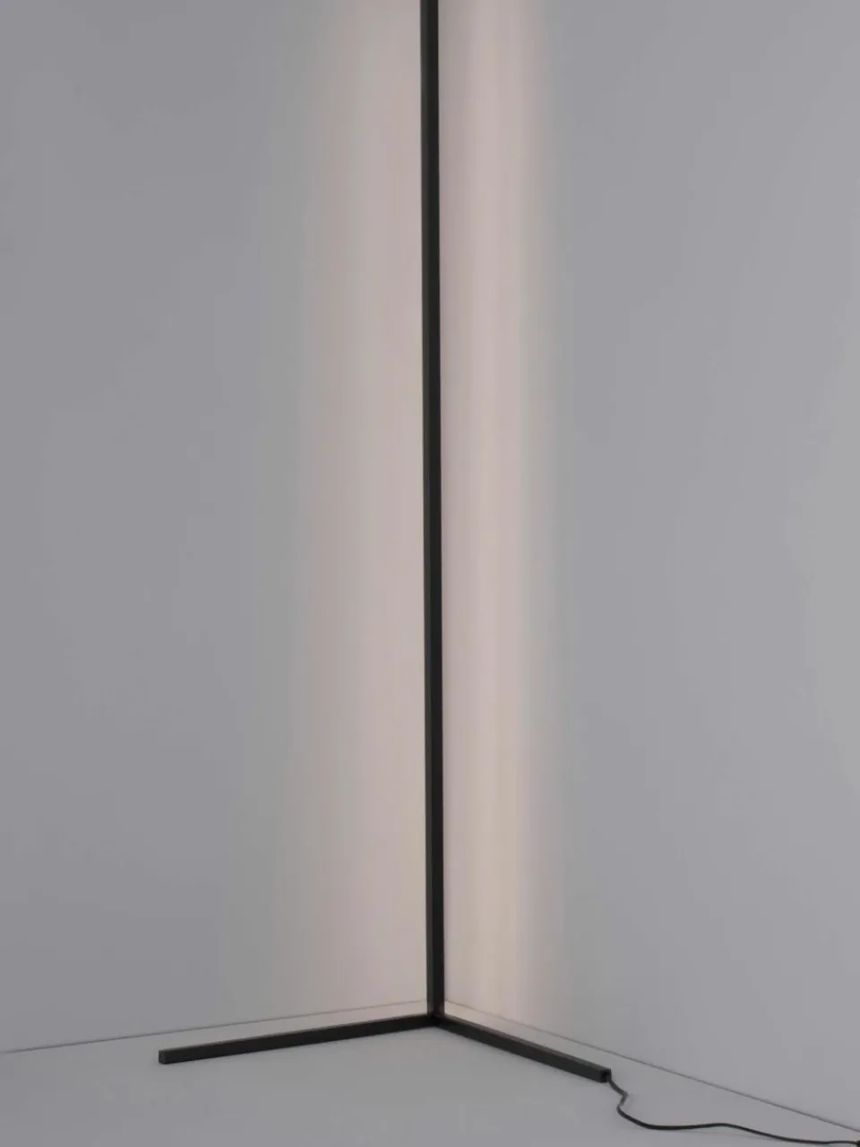 Nova Luce LED-Stehlampe V-Line