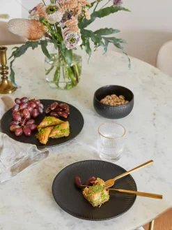 Bloomingville Matter Speiseteller Neri mit Rillenstruktur