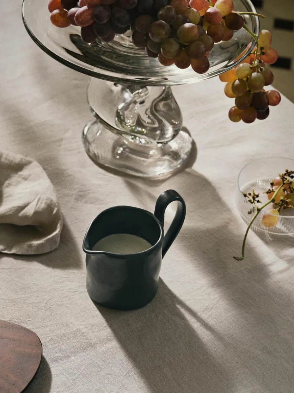ferm LIVING Milchkännchen Flow aus Steinzeug, 300 ml