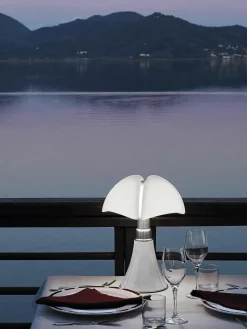 Martinelli Luce Mobile dimmbare LED-Tischlampe Pipistrello