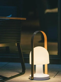 Marset Mobile LED-Tischlampe FollowMe Plus mit verstellbarem Lampenschirm, dimmbar