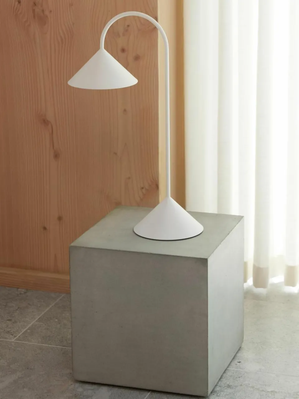 Frandsen Mobile Outdoor LED-Tischlampe Grasp, dimmbar