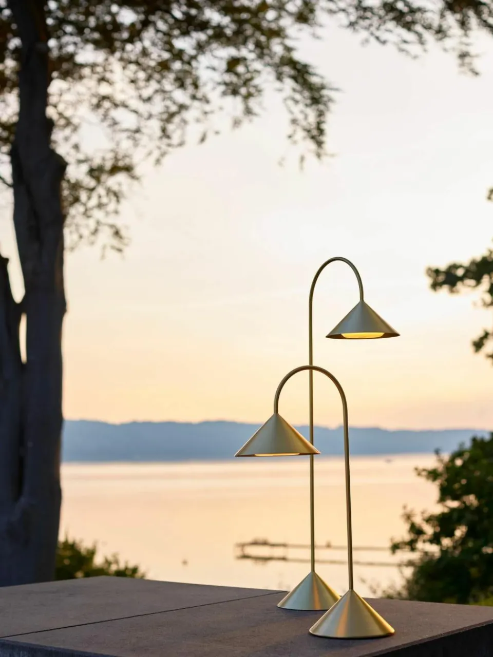 Frandsen Mobile Outdoor LED-Tischlampe Grasp, dimmbar