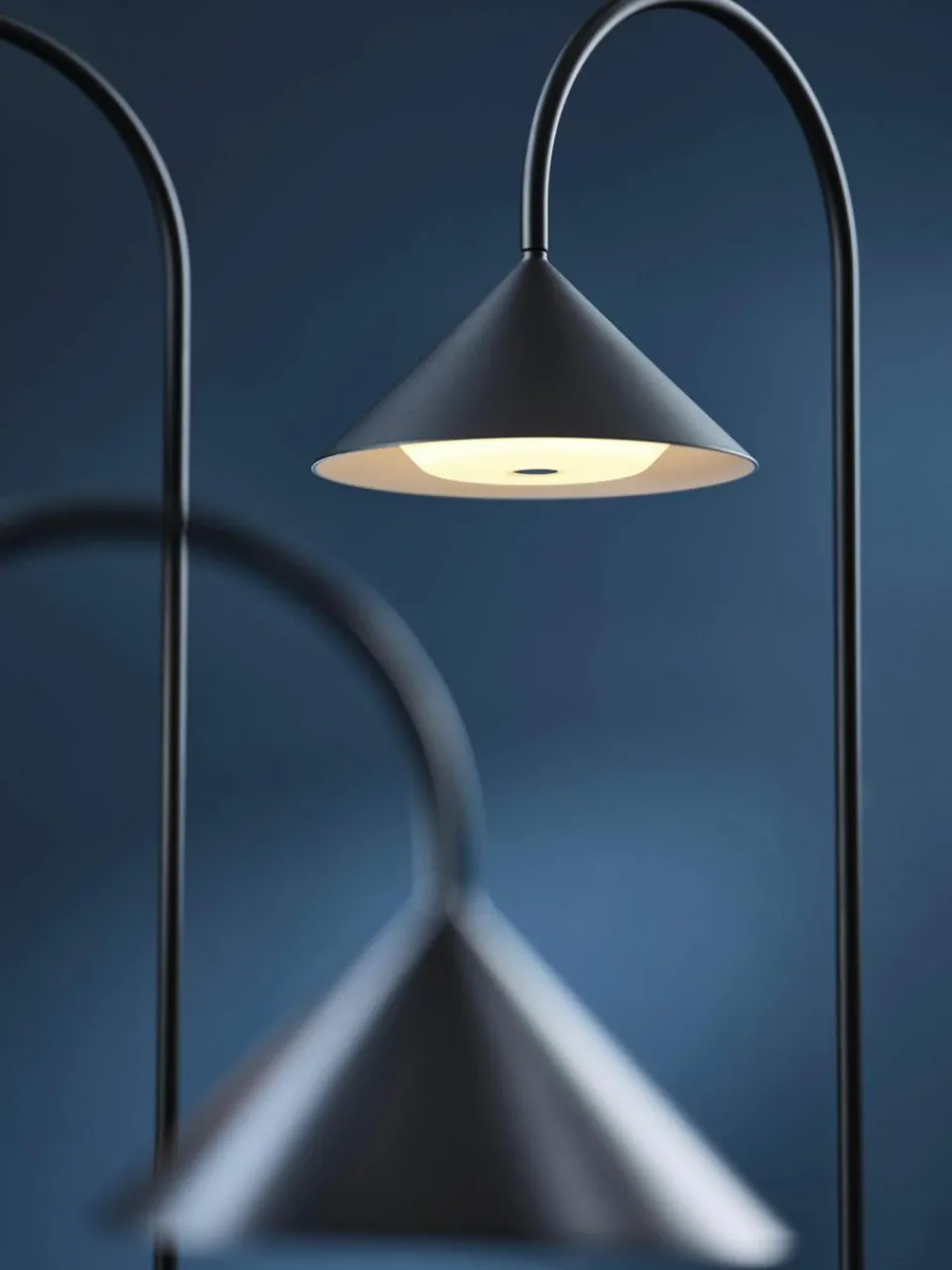 Frandsen Mobile Outdoor LED-Tischlampe Grasp, dimmbar