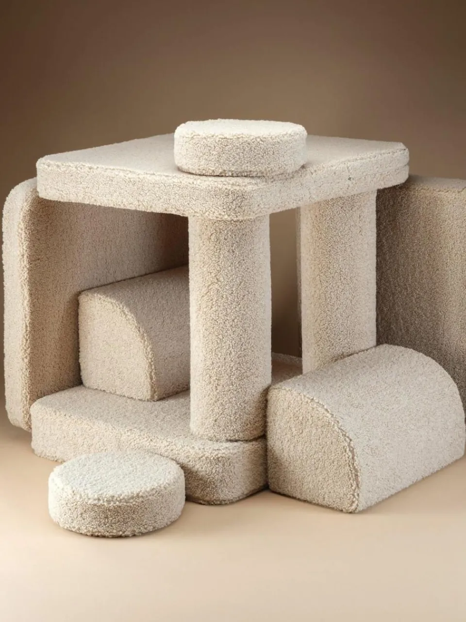 Kinder Wigiwama Modulares Kinder-Spielsofa Sugar aus Teddy, handgefertigt