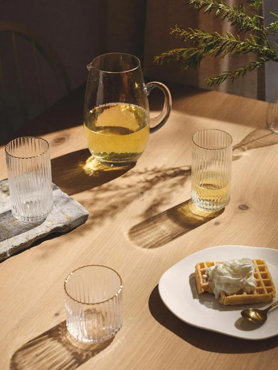 Westwing Collection Mundgeblasene Longdrinkgläser Aleo mit goldfarbenem Rand, 4 Stück