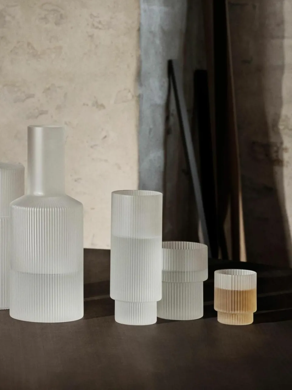ferm LIVING Mundgeblasene Wassergläser Ripple mit Rillenrelief, 4er-Set