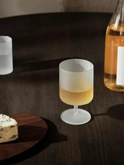 ferm LIVING Mundgeblasene Weingläser Ripple mit Rillenrelief, 2 Stück