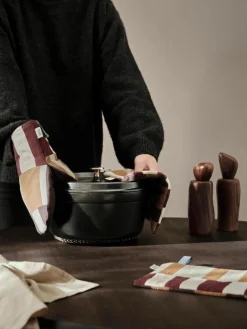 ferm LIVING Ofenhandschuh Section aus Bio-Baumwolle