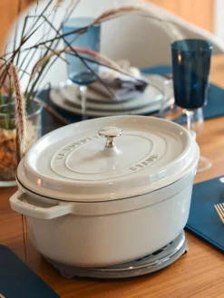 Staub Ovaler Bräter La Cocotte aus Gusseisen