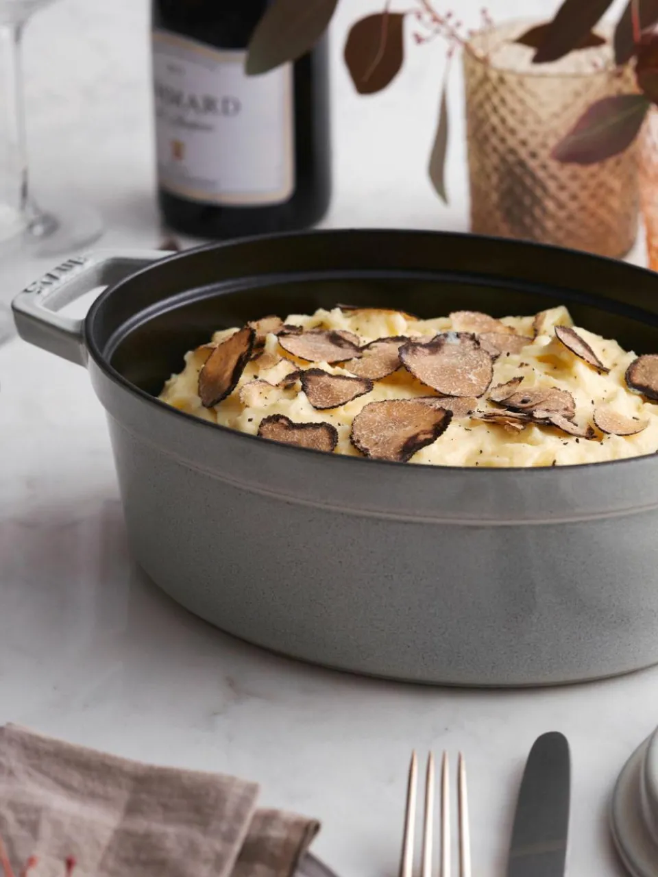 Staub Ovaler Bräter La Cocotte aus Gusseisen