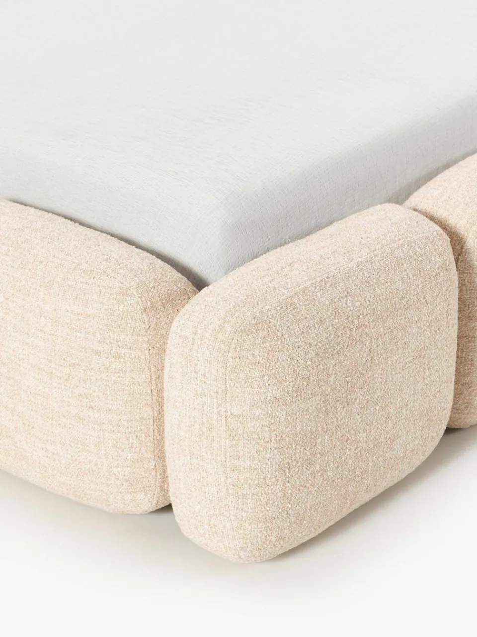 Westwing Collection Polsterbett Tayla aus Bouclé