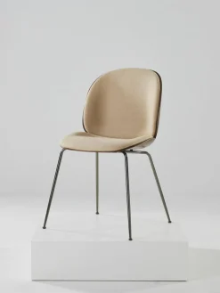 GUBI Polsterstuhl Beetle mit Sitzschale