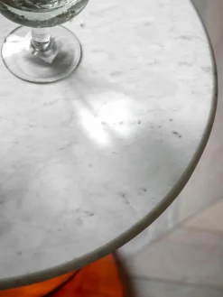 Westwing Runder Beistelltisch Turin aus Glas und Marmor, mundgeblasen