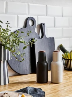 Audo Copenhagen Salz- & Pfeffermühle Bottle Grinder mit Walnussholzdeckel, 2er-Set