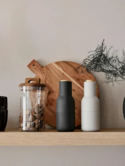Audo Copenhagen Salz- & Pfeffermühle Bottle Grinder mit Buchenholzdeckel, 2er-Set