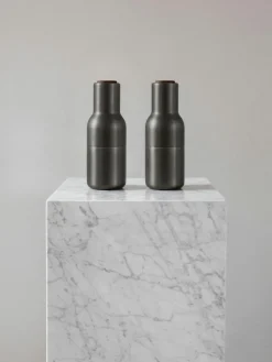Audo Copenhagen Salz- & Pfeffermühle Bottle Grinder mit Walnussholzdeckel, 2er-Set
