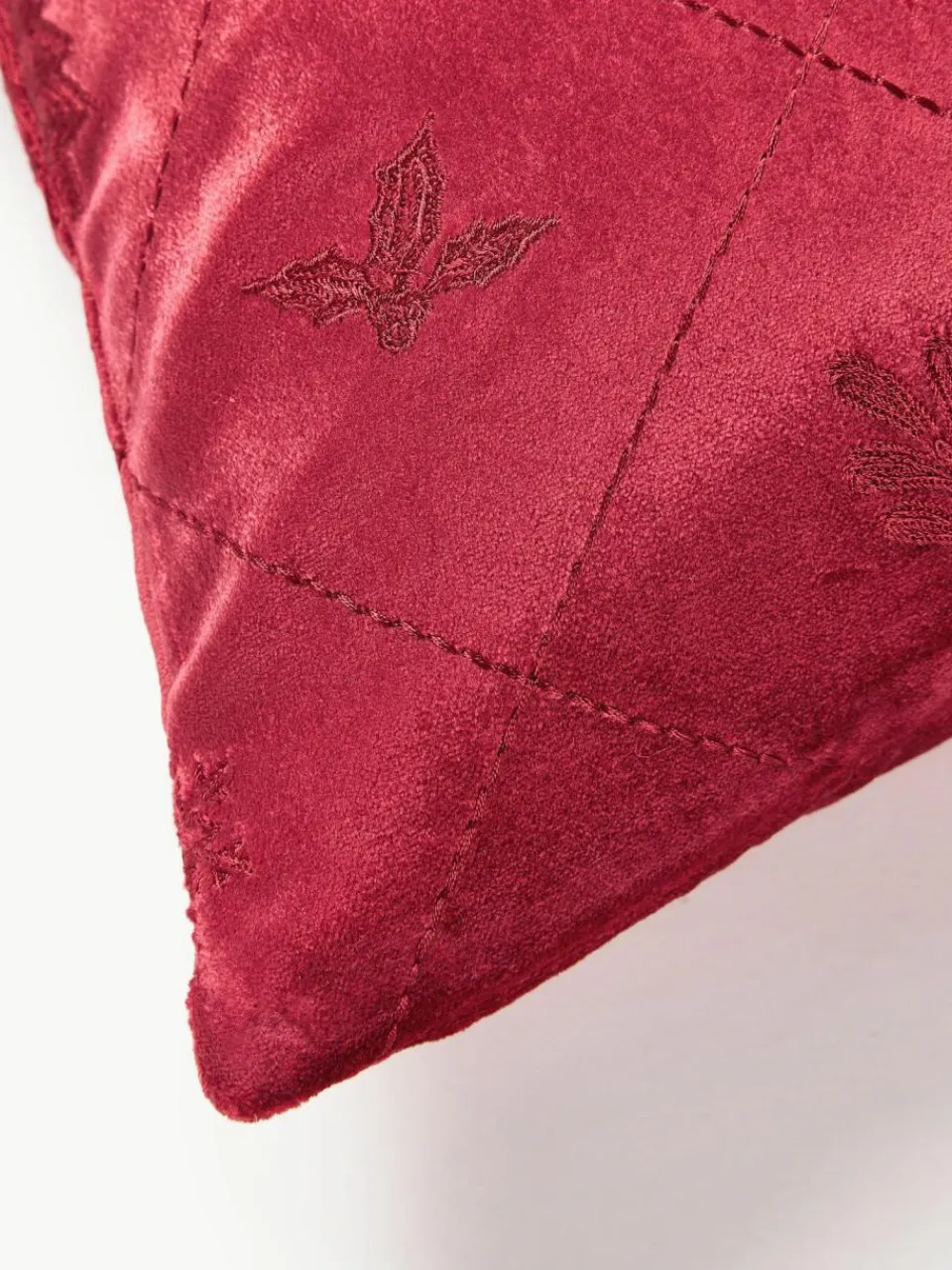 Westwing Collection Samt-Kissenhülle Isadora mit weihnachtlicher Stickerei
