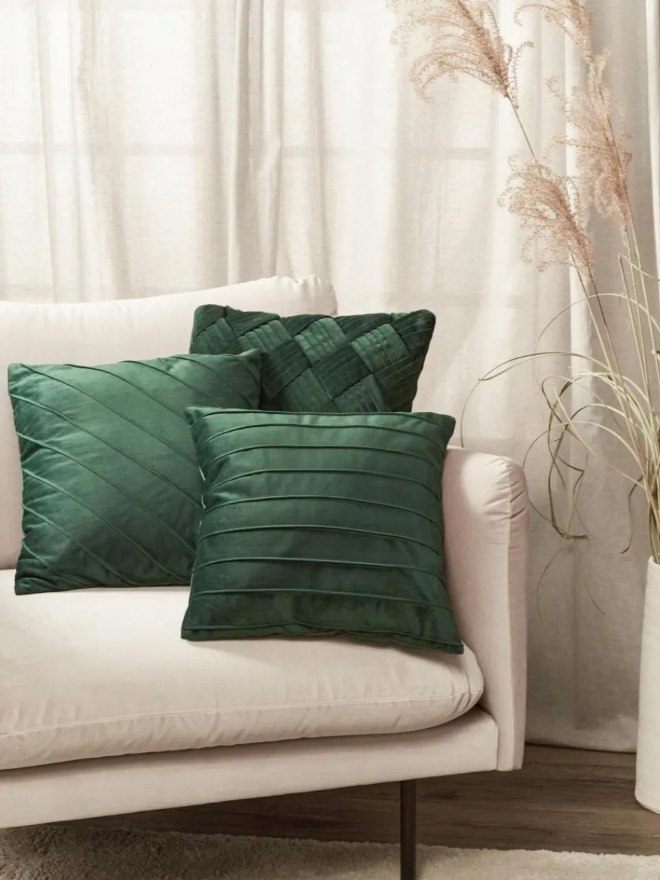 Westwing Collection Samt-Kissenhülle Lola mit Strukturmuster