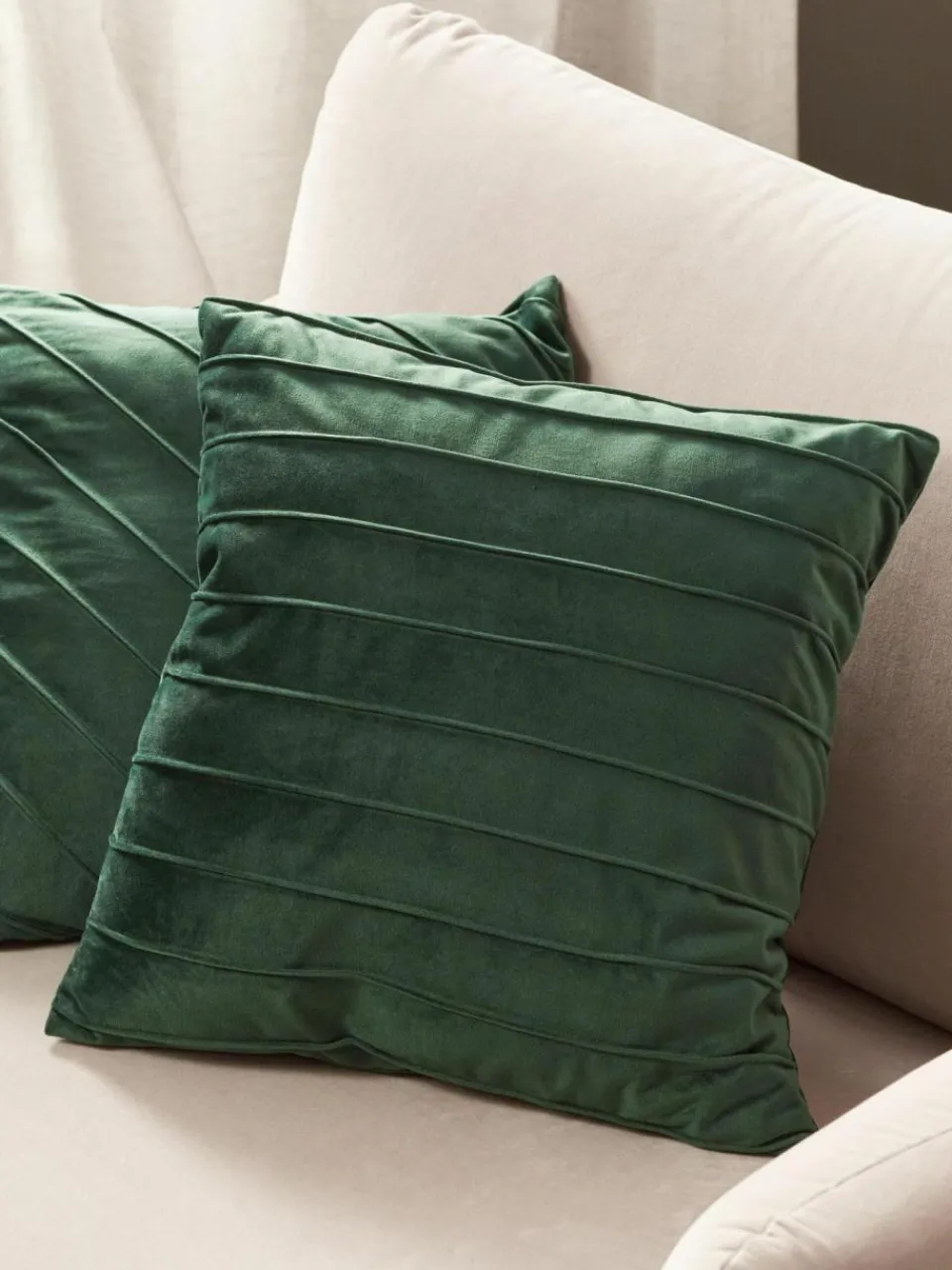 Westwing Collection Samt-Kissenhülle Lola mit Strukturmuster