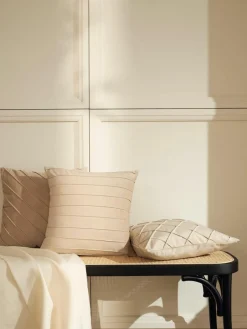Westwing Collection Samt-Kissenhülle Lola mit Strukturmuster