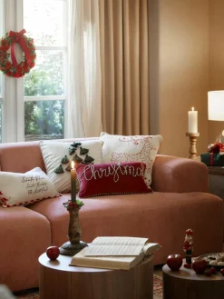 Westwing Collection Samt-Kissenhülle Skyler mit weihnachtlichem Motiv und Quasten