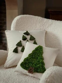 Westwing Collection Samt-Kissenhülle Skyler mit weihnachtlichem Motiv und Quasten