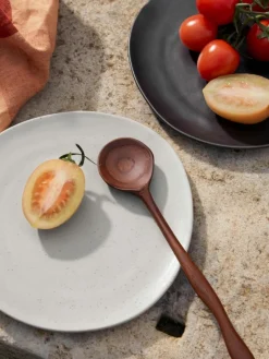 ferm LIVING Speiseteller Flow aus Steinzeug