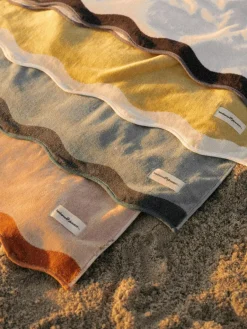Business & Pleasure Strandtuch Wave