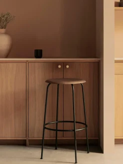 Audo Copenhagen Thekenhocker Afteroom aus Metall und Holz