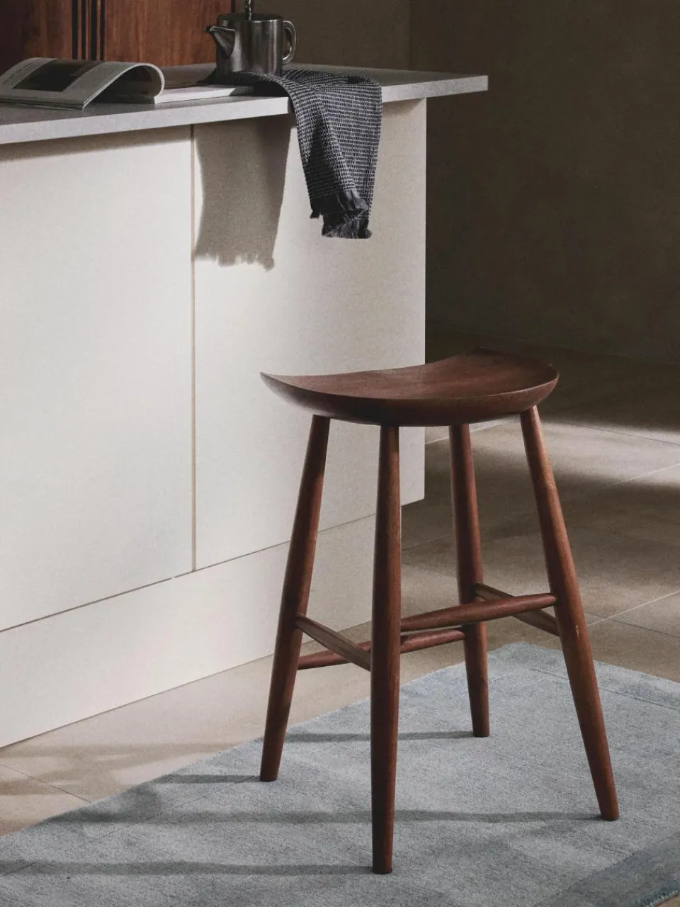 Westwing Collection Thekenhocker Nino aus Mangoholz