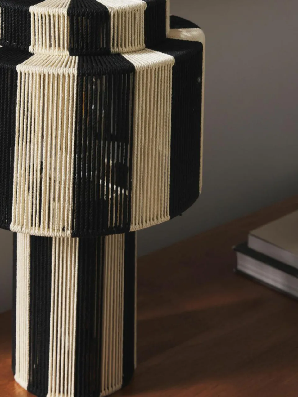 Westwing Collection Tischlampe Lace aus Leinenfäden