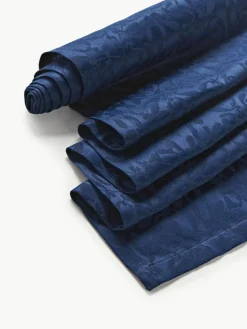Westwing Collection Tischläufer Hollyn mit winterlichem Motiv