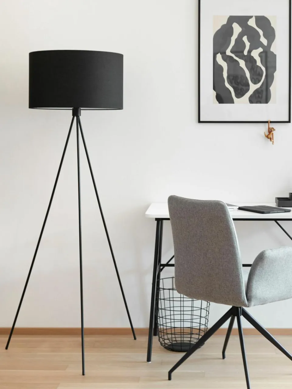 Westwing Collection Tripod Stehlampe Cella mit Stoffschirm