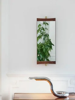 GUBI Verstellbarer Wandspiegel Vanity