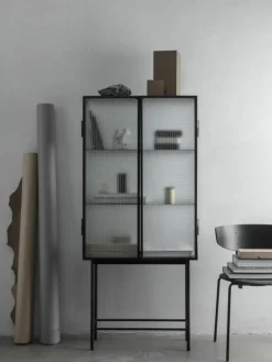 ferm LIVING Vitrine Haze mit Glastüren